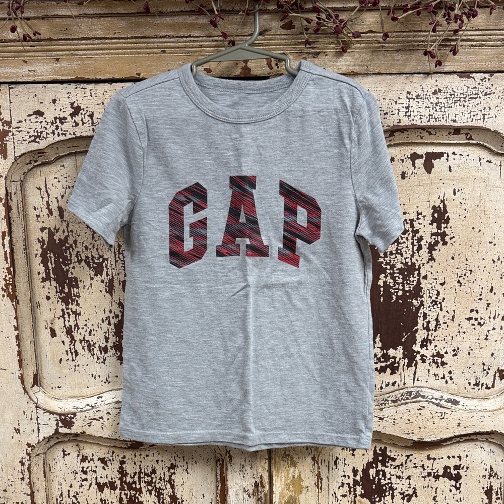 GAP Kids Heather Gray Tee with Red Lettering Sz S